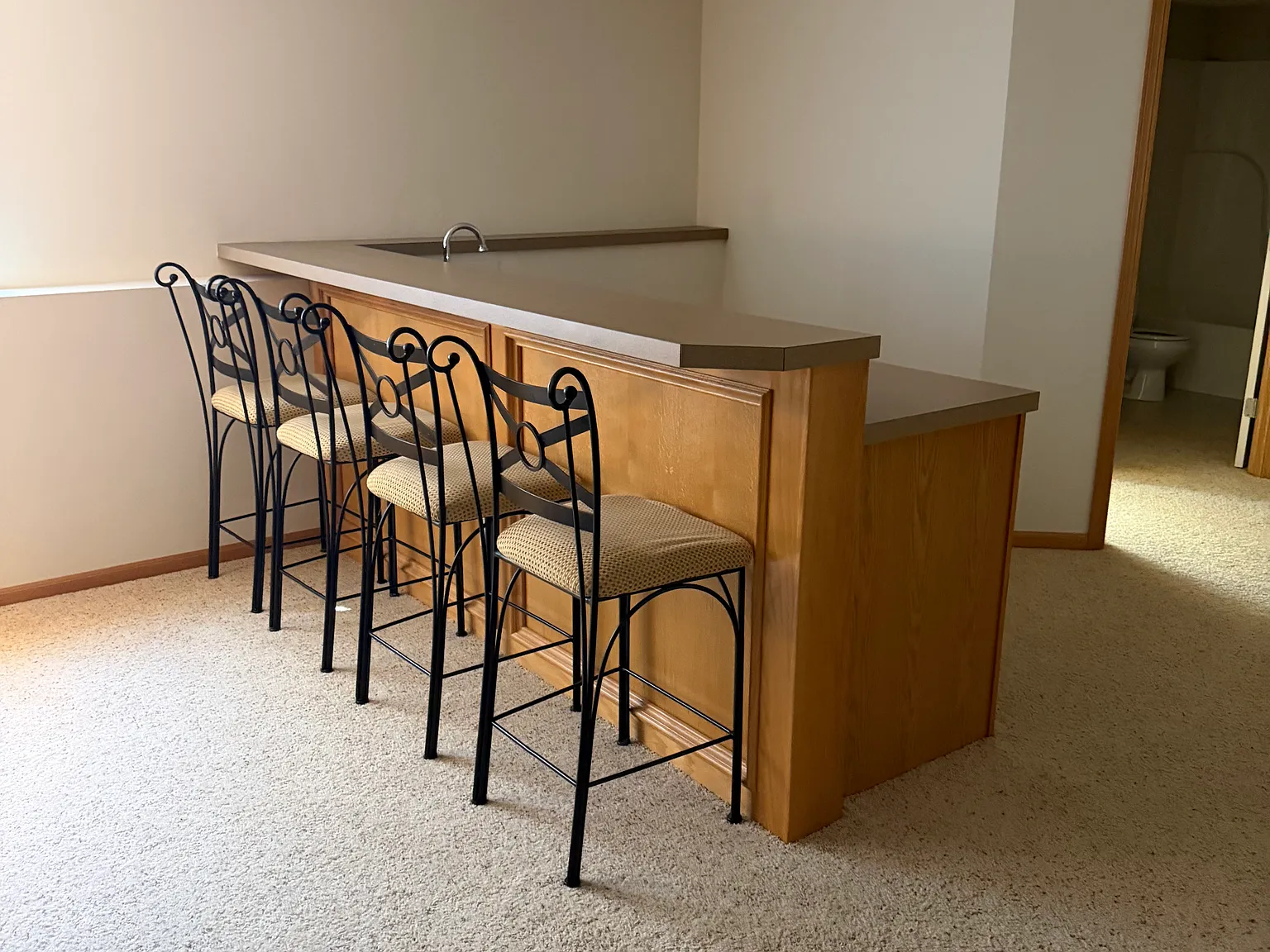 3 bed, 2831 sqft, $2,200 — Photo 3