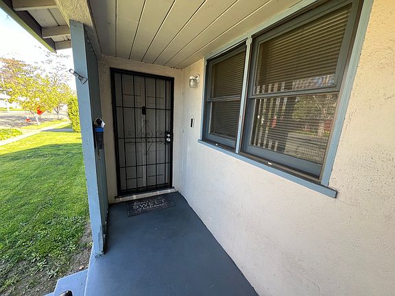 3rd image of 626 Mariposa St