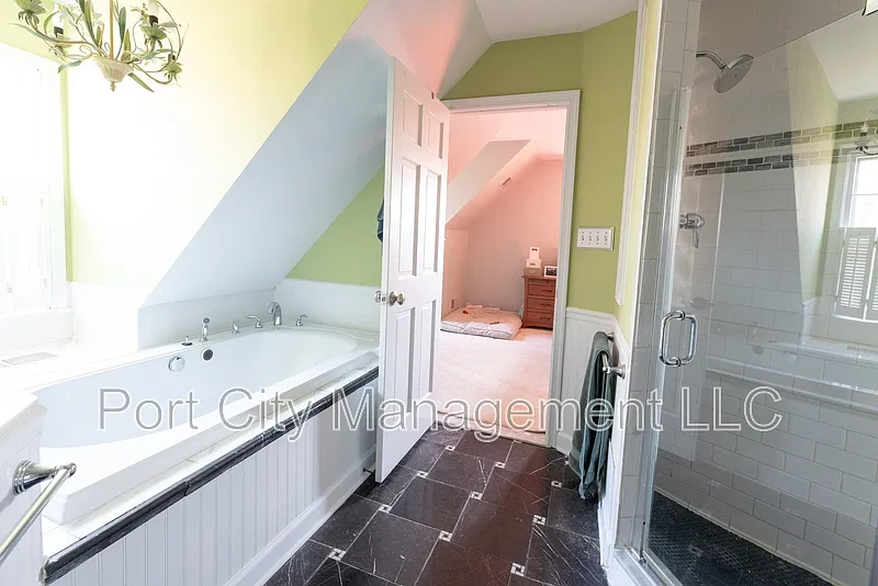 1 bed, 1.0 bath, $1,100 — Photo 2