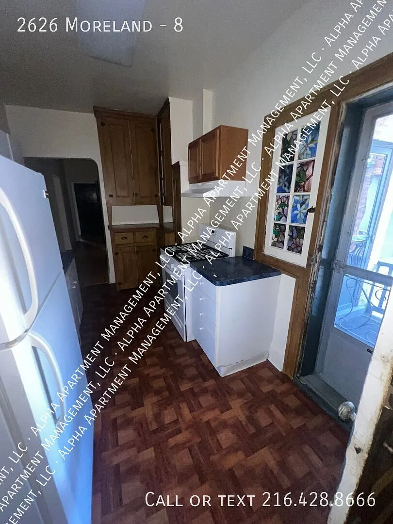 Two bedroom CLE Heights — Photo 3