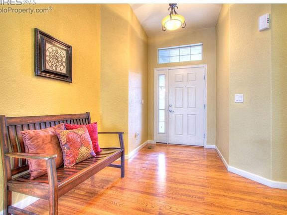 Wide open inviting foyer!