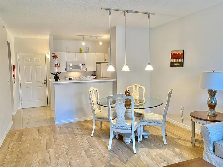 720 S Sapodilla Ave #312 — Photo 4