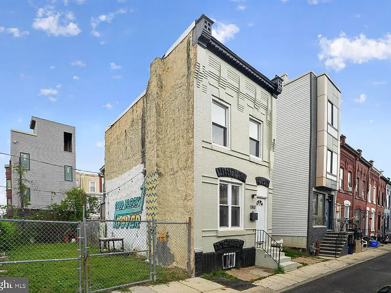 1302 N Dover St — Photo 2