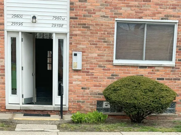 29600 Hoover Rd Unit 600, Warren, MI 48093