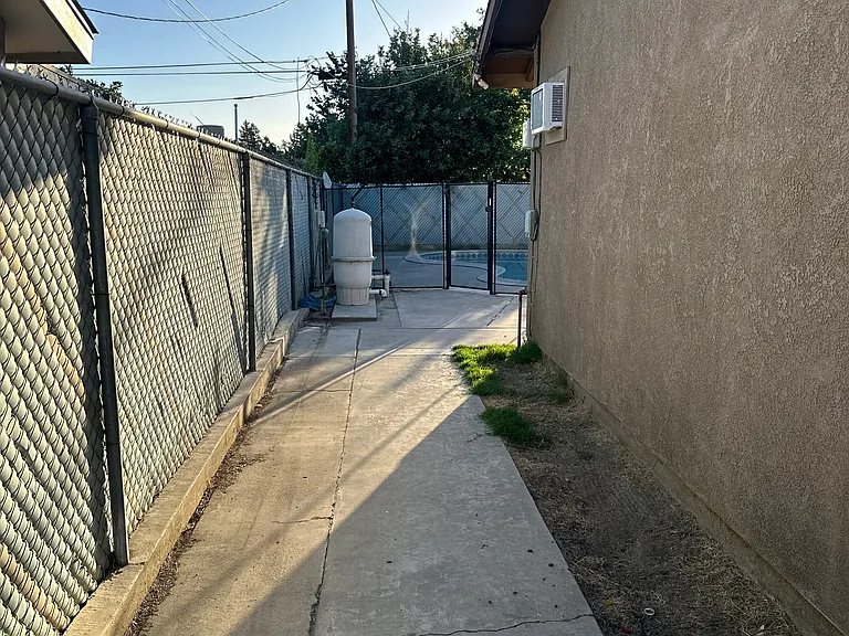 2901 Belhaven St — Photo 45