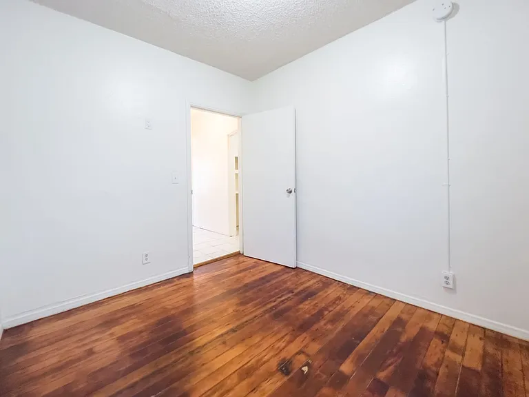 24th Street Apartments — Photo 10
