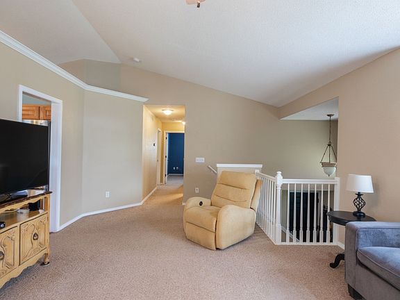 5th image of 1832 N Columbine Cir