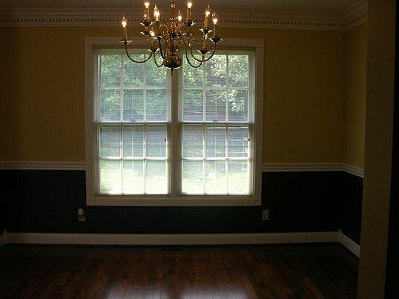 5th image of 1015 Park Place Dr