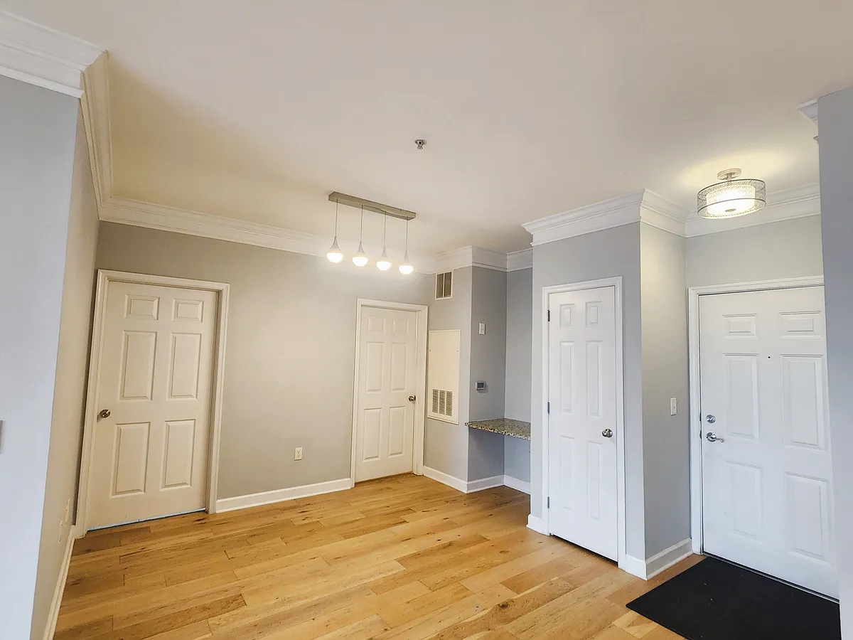 Building Photo - 501 Hungerford Dr #145