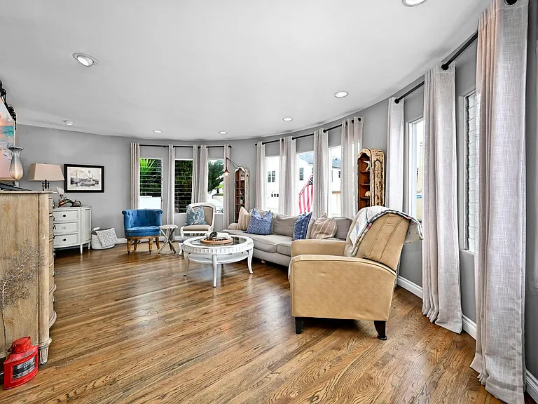 1405 W Bay Ave — Photo 9