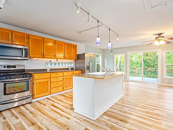 3rd image of 8192 Skeena Way