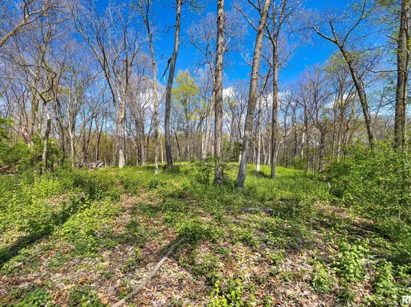 2611 Bartruff Ln, Pekin, IL 61554