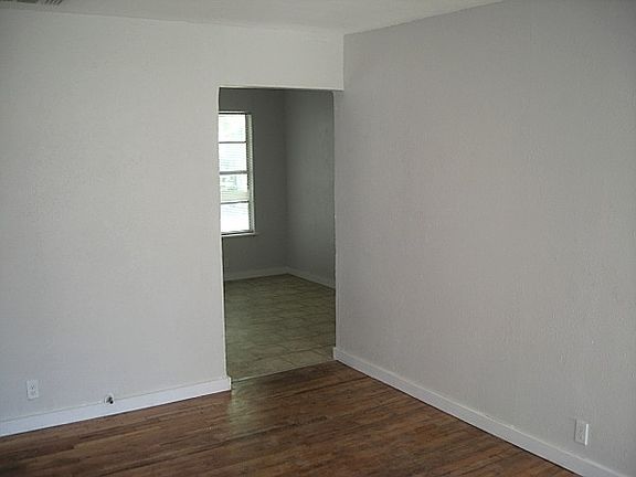 4th image of 219 Wahrmund Ct