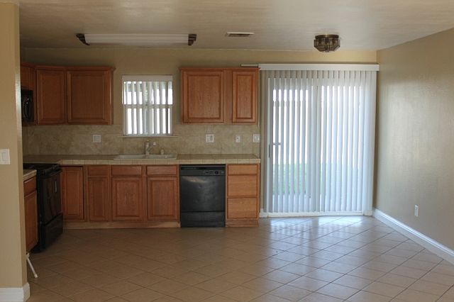 2nd image of 1347 W 4th St