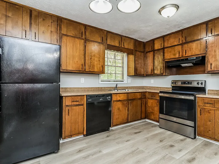 3212 Goldenchain Dr — Photo 7
