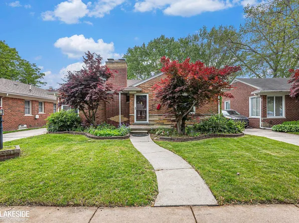 22400 Red Maple Ln, Saint Clair Shores, MI 48080
