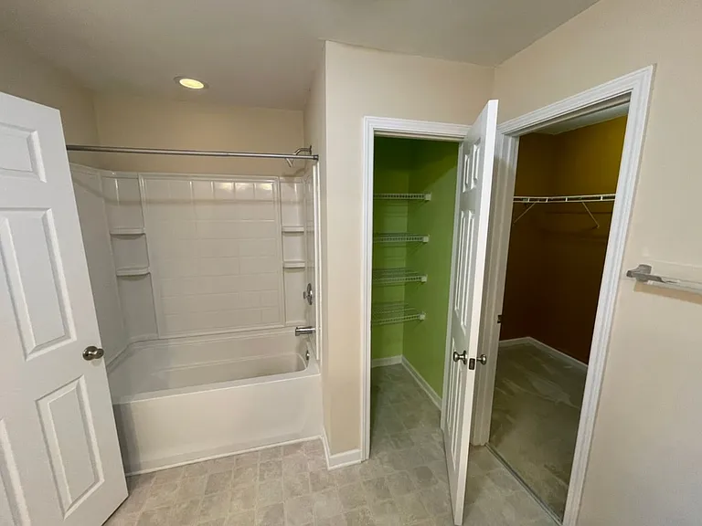 107 Fanwood Ct — Photo 18