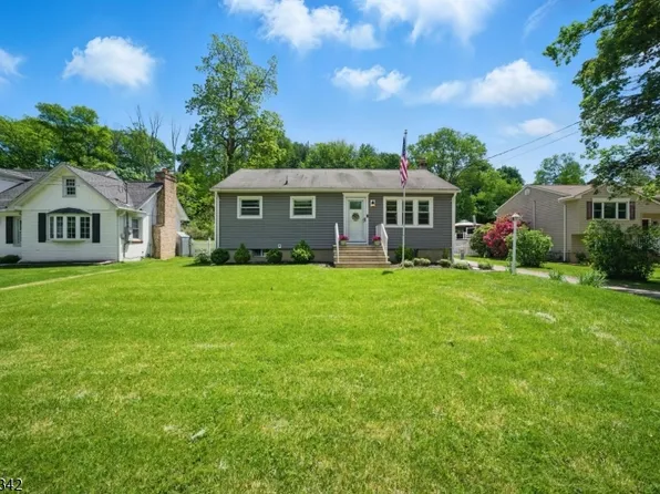22 Beaverbrook Ln, Denville, NJ 07834
