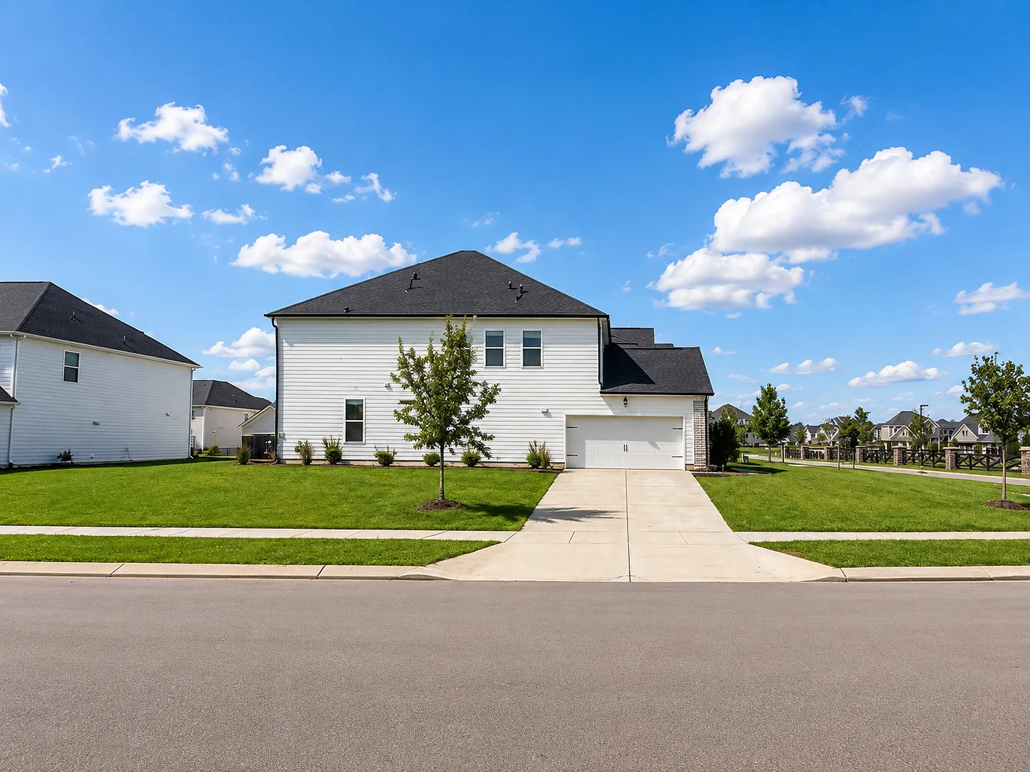 5 bed, 3663 sqft, $3,749 — Photo 3
