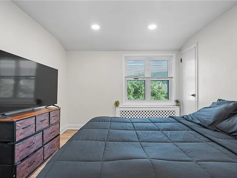 726 Seneca St #2 — Photo 7