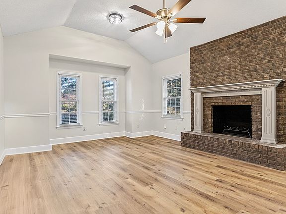 4th image of 2212 Arrowwood Dr
