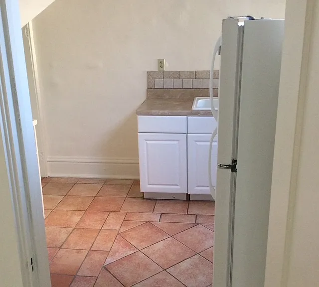 307 E Edison Ave — Photo 8