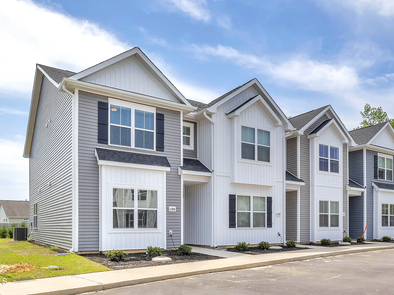 3 bed, 3.0 bath, 1698 sqft, $1,915 — Photo 1