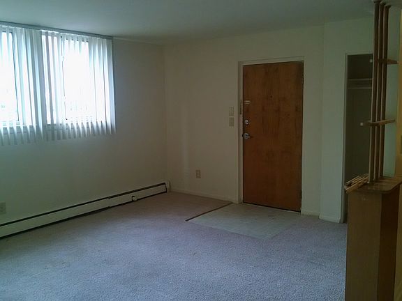 4th image of 1010 Island Drive Ct APT 103