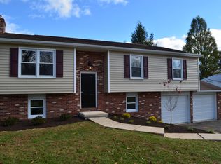 457 Amesbury Rd, Lancaster, PA 17601
