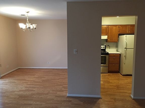 4th image of 260 E Court Of Shorewood APT 6