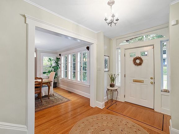 Sunlit Spacious Foyer