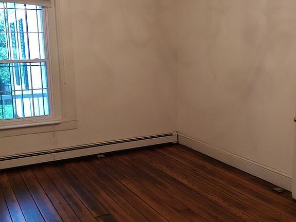 4th image of 2324 E Marshall St