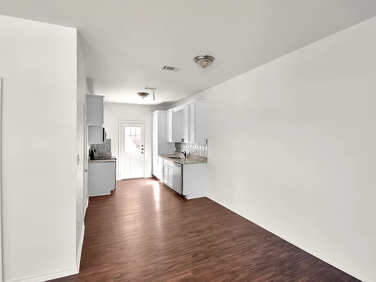 1102 Parkway Trl — Photo 6