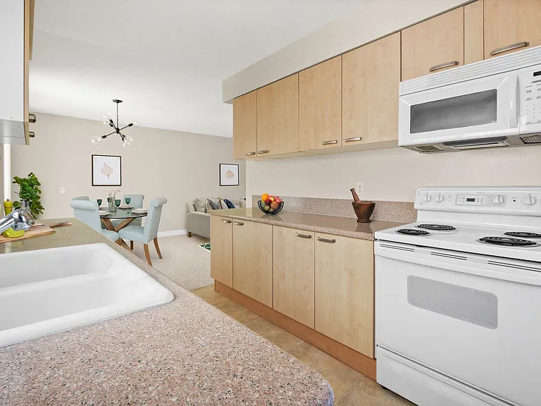 115 Doheny Apartments — Photo 20