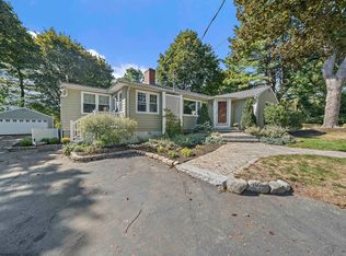 10 Newhall Rd, Lynnfield, MA 01940