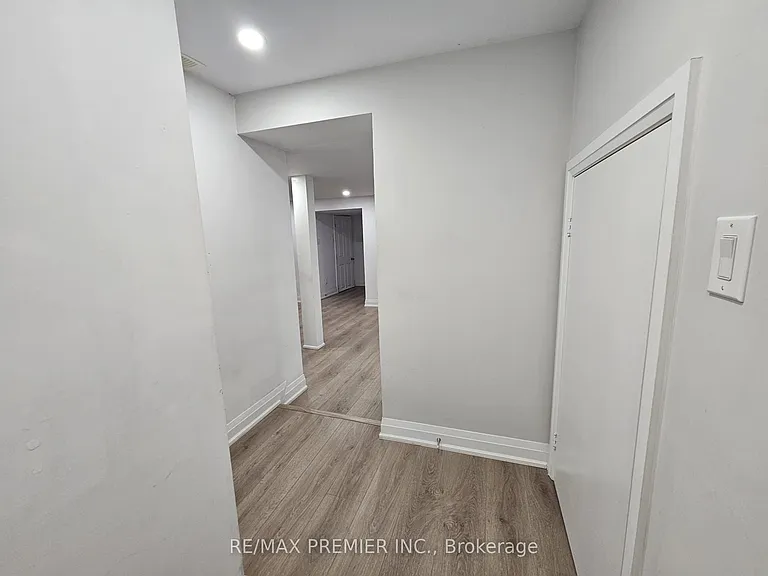 31 Compton Cres #A — Photo 7