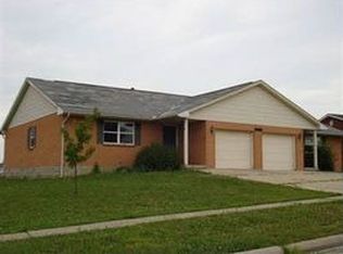 1069 Hunters Run Dr, Lebanon, OH 45036