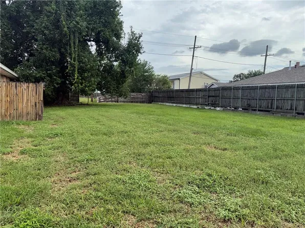 2401 Congressman Hebert Dr, Chalmette, LA 70043