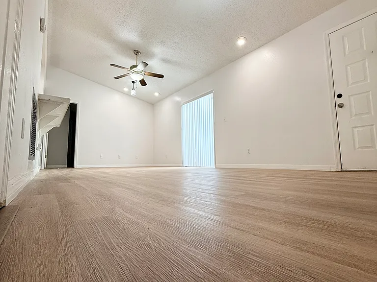 4414 Venice Dr — Photo 4
