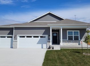 6724 NW 106th St, Johnston, IA 50131