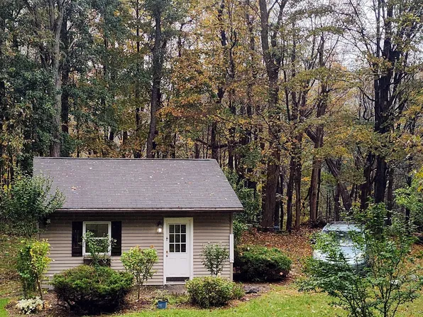 10 Cacchioli Ct, Highland Mills, NY 10930