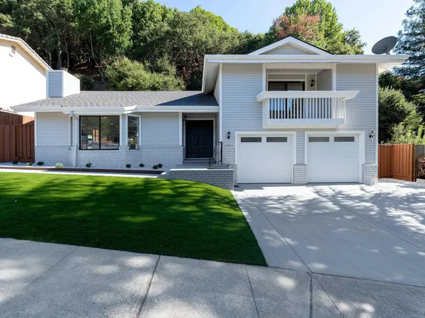 28004 Farm Hill Dr, Hayward, CA 94542