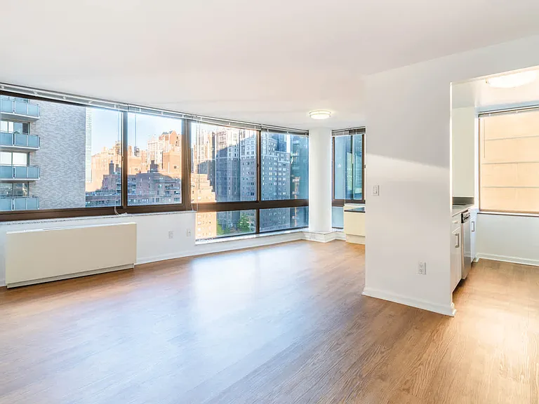 300 E 39th St #10J — Photo 16