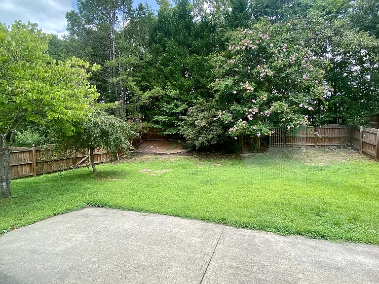 2461 Stratford Crossing Dr — Photo 19