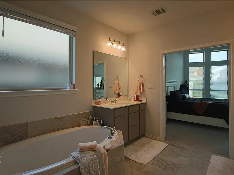 24727 Tanoureen Dr — Photo 25
