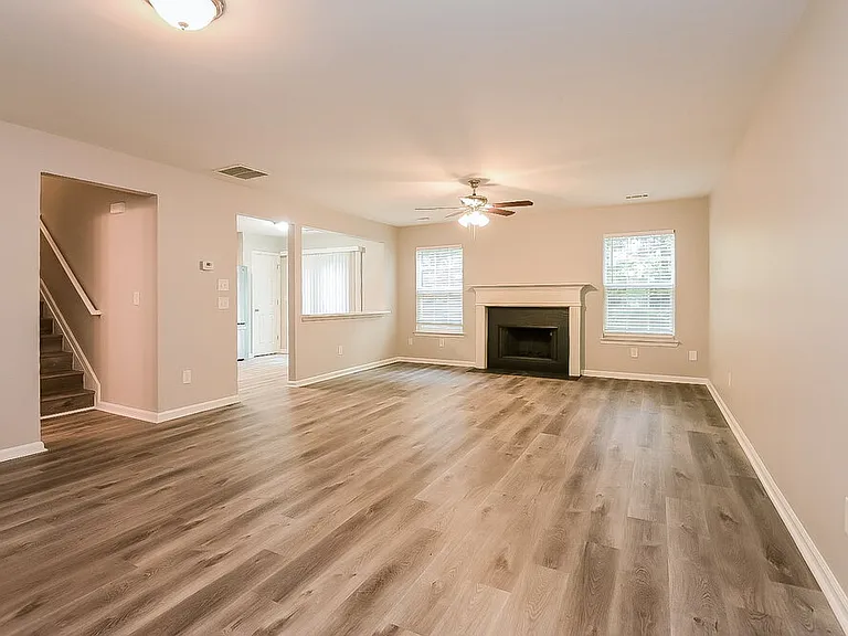 2495 Mayfair Dr — Photo 7