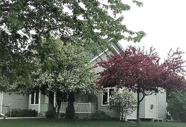 2nd image of 1124 Grover Rd