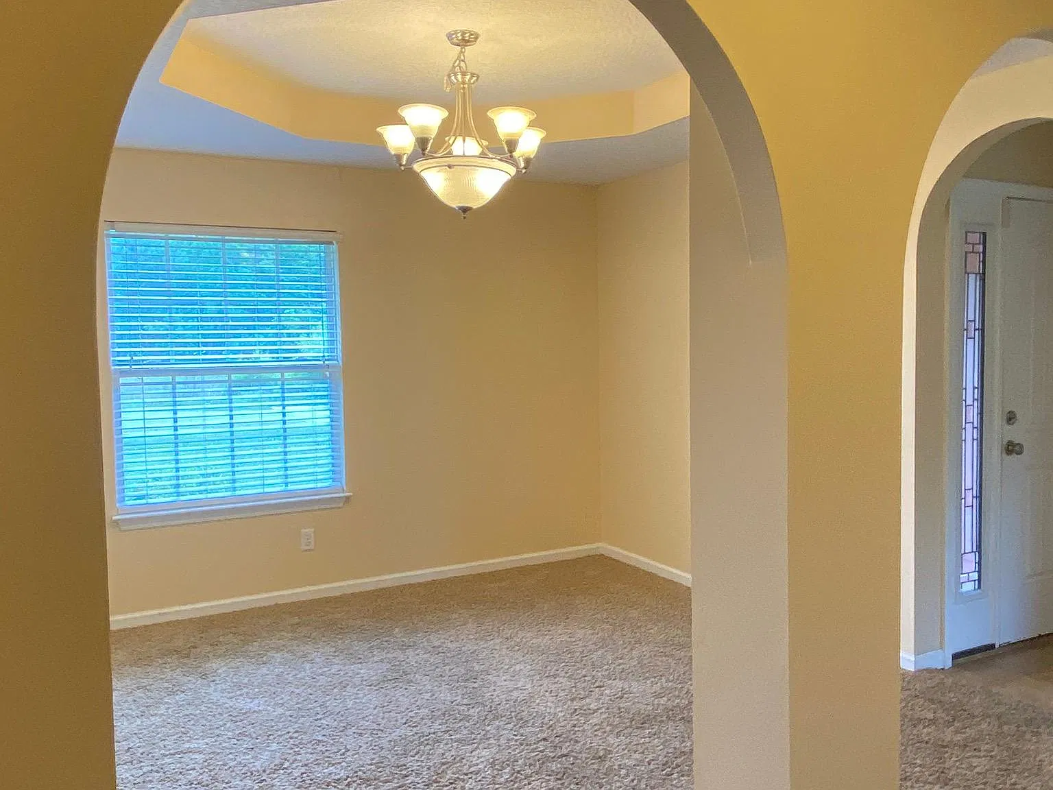 4 bed, 2100 sqft, $2,200 — Photo 4