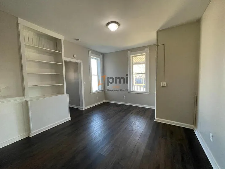 424 E 10th St #1 — Photo 7