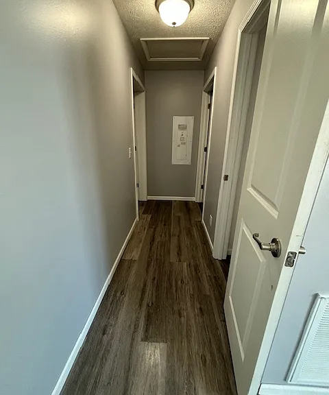 911 N Riverside Dr — Photo 13
